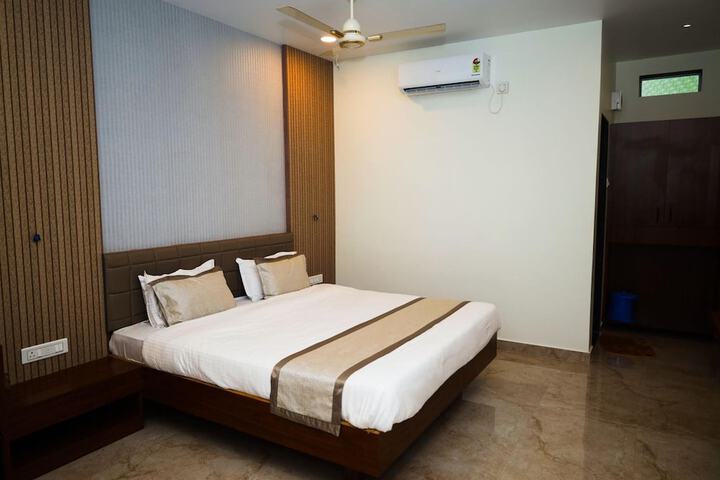 Room 8 of 26