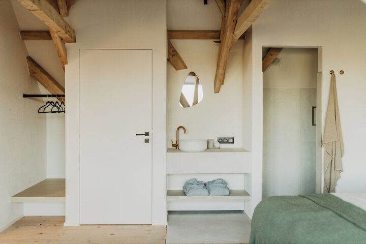 Room 42 of 65