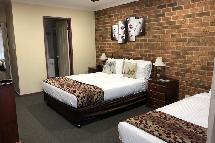 Room 7 of 103