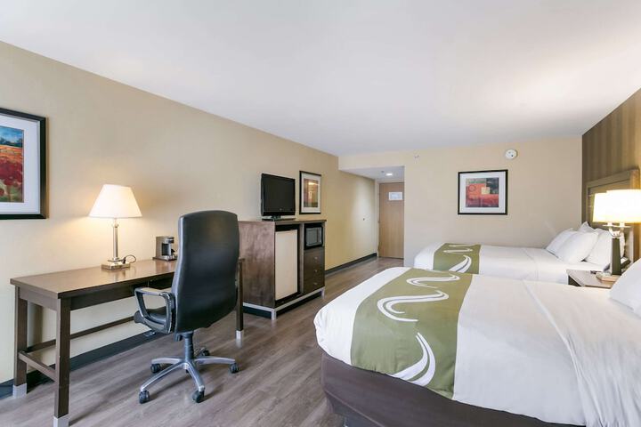 2 Double Beds (3 of 7)