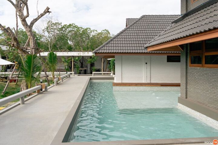 Pool 124 of 219