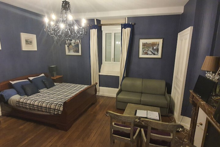Room 30 of 193