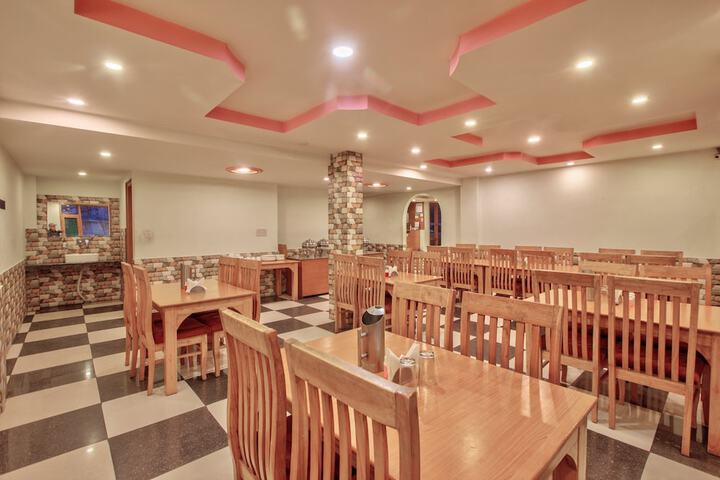 Dining 19 of 23