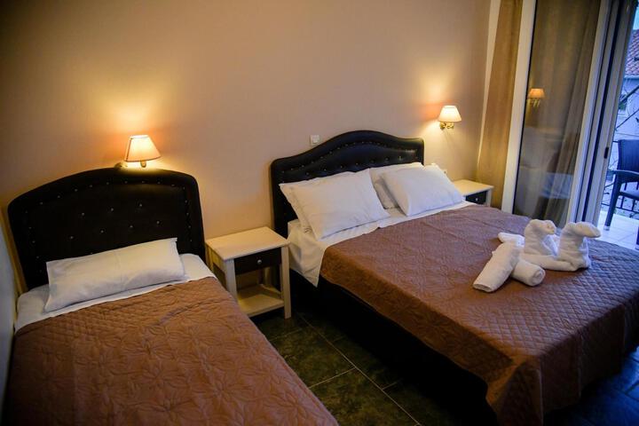 Room 4 of 5