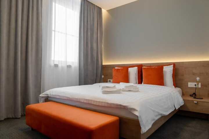 Room 14 of 28