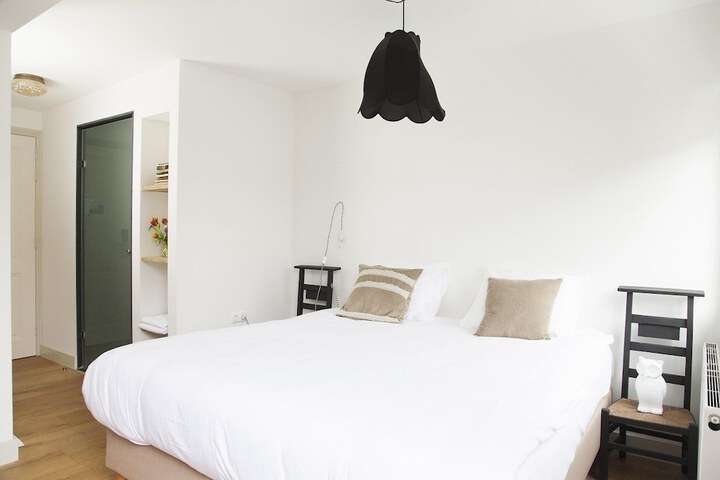 Room 5 of 42