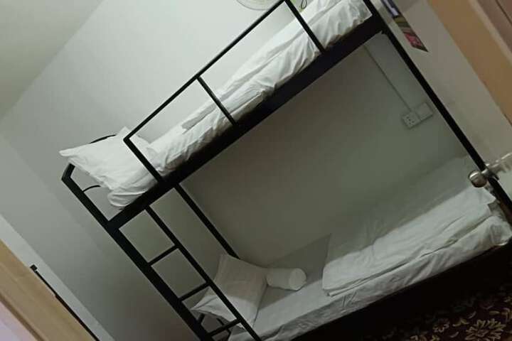 Room 25 of 73