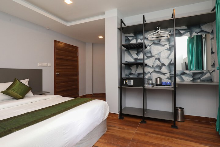Room 9 of 37