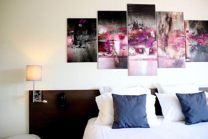 Room 3 of 48