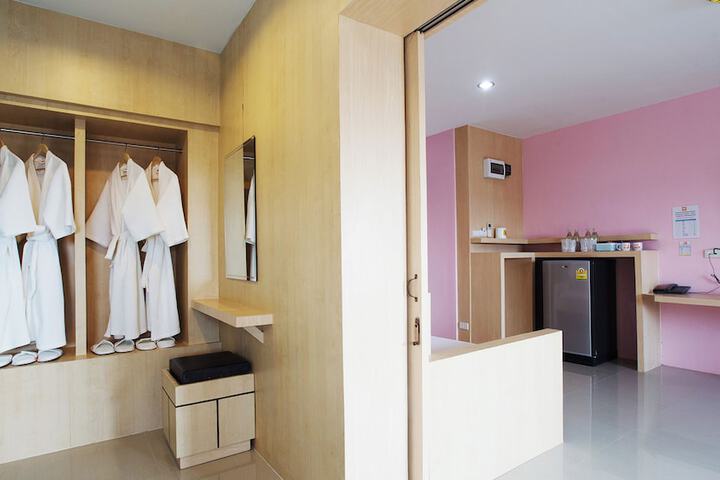 Room 4 of 46
