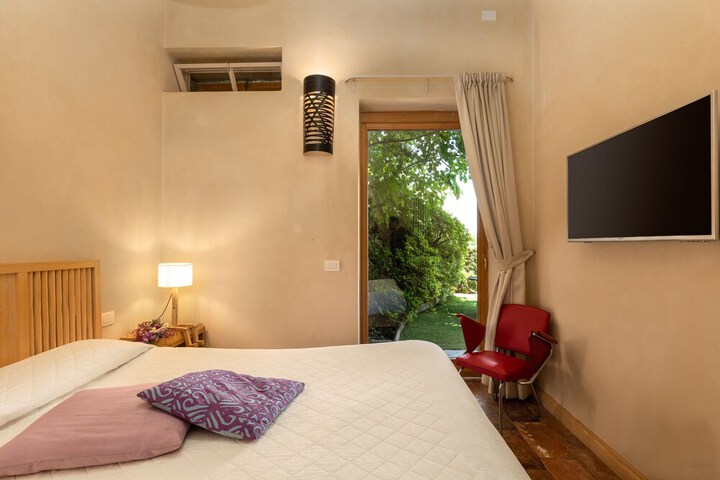 Room 4 of 40