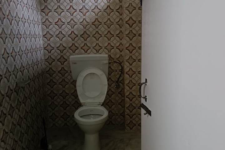 Room 8 of 11
