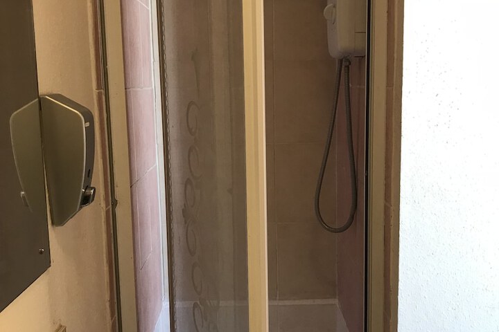 Room 25 of 34