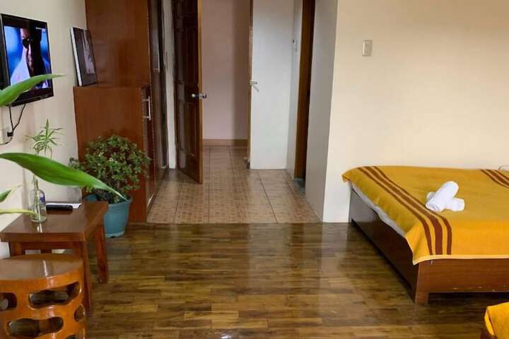 Room 13 of 16