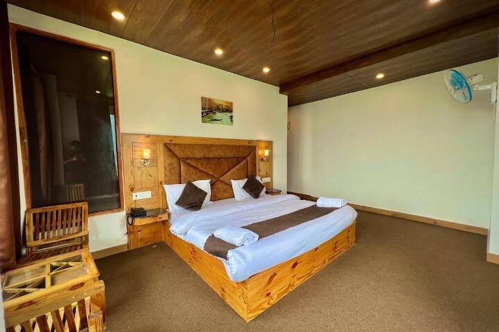 Room 9 of 24