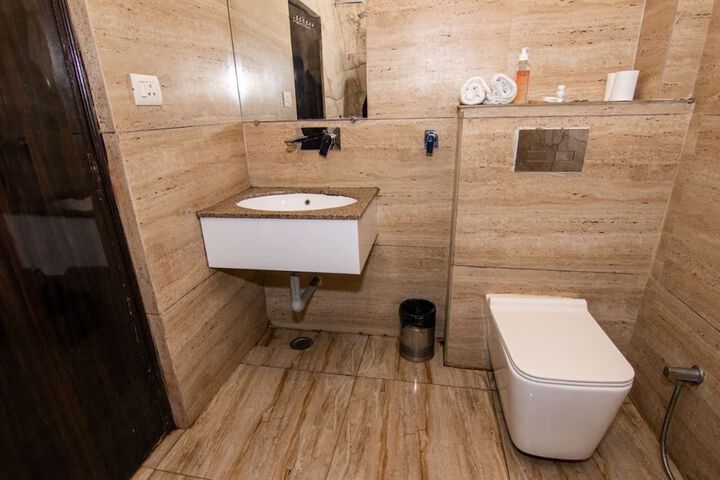 Room 12 of 19