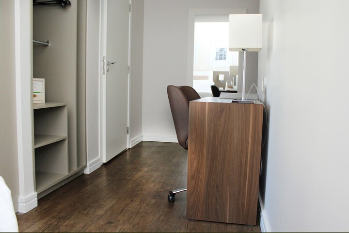 Room 8 of 74