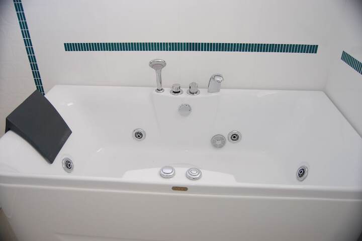 Hot Tub 41 of 65
