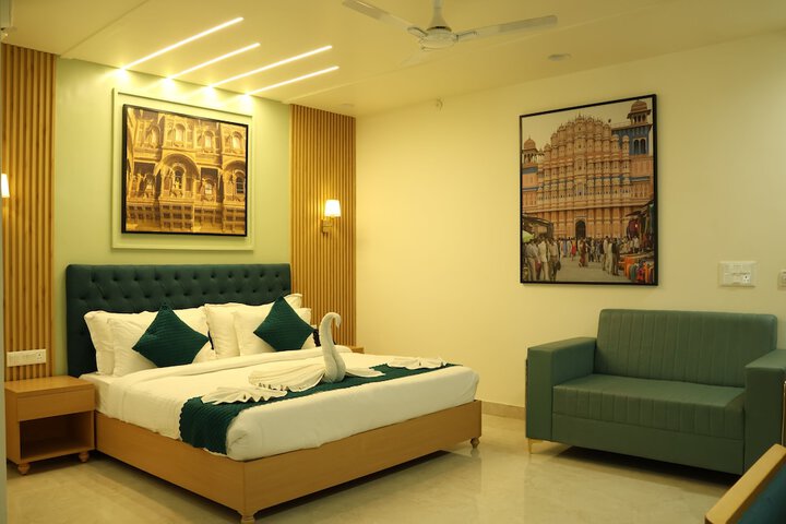 Room 13 of 25