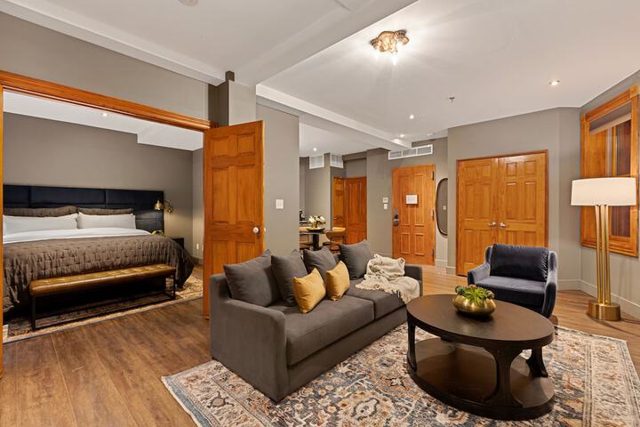 Room 32 of 66