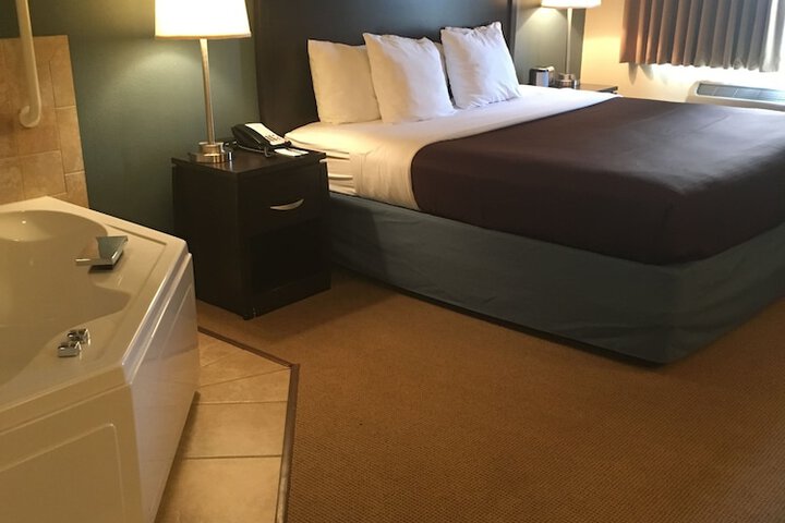 1 King Bed (16 of 30)