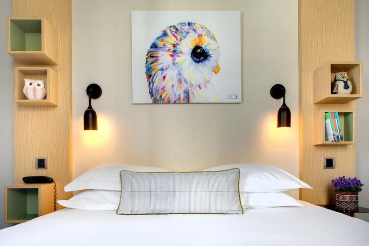 Room 16 of 46