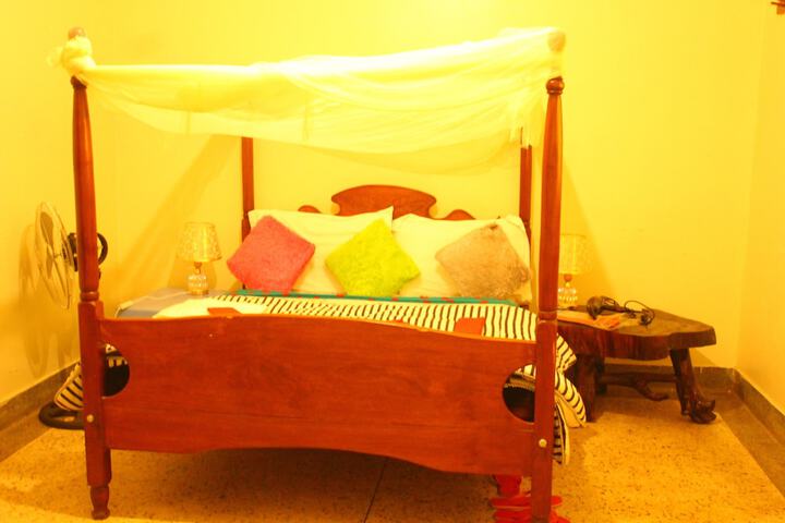 Room 10 of 33