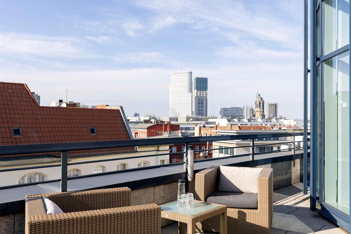 Sundeck 76 of 82