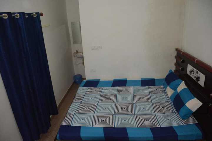 Room 4 of 10
