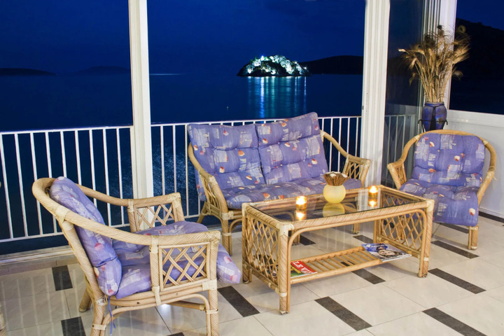 Terrace/Patio 8 of 40