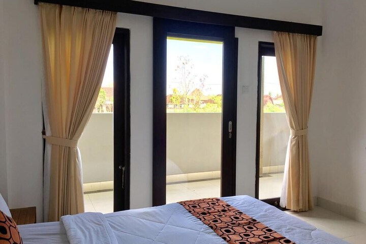 Room 7 of 32