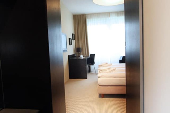 Room 5 of 14