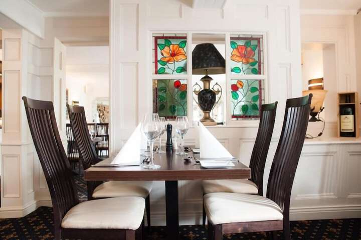 Dining 14 of 17