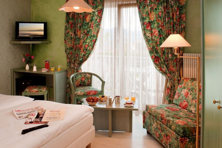 Room 2 of 39