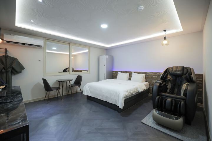 Room 53 of 84