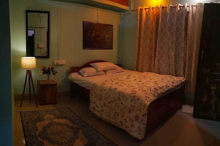 Room 4 of 40