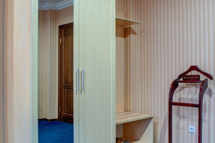 Room 28 of 64