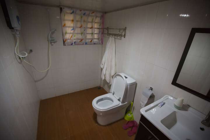 Room 32 of 36