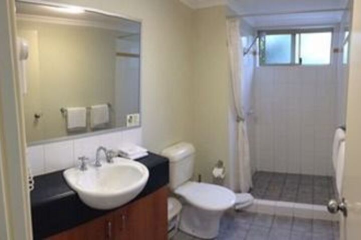 Room 4 of 32
