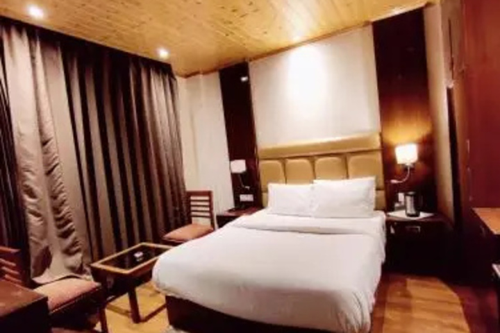 Room 4 of 27