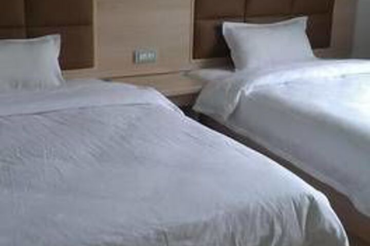 Room 5 of 27