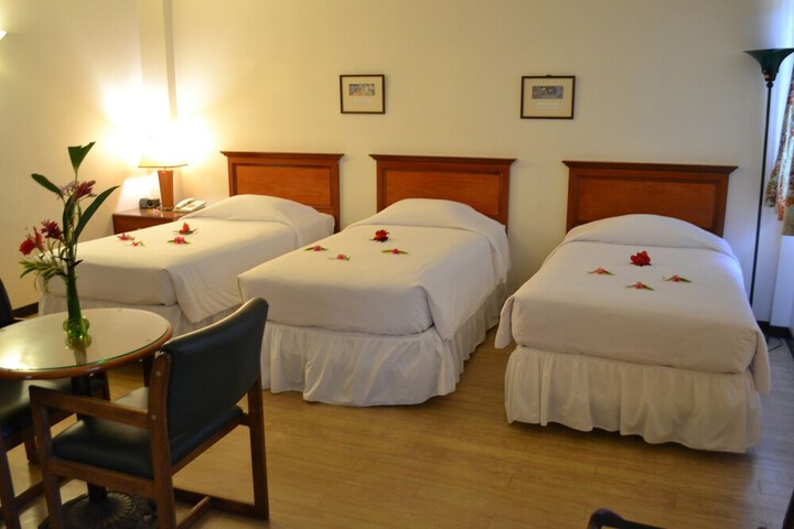 Room 6 of 44