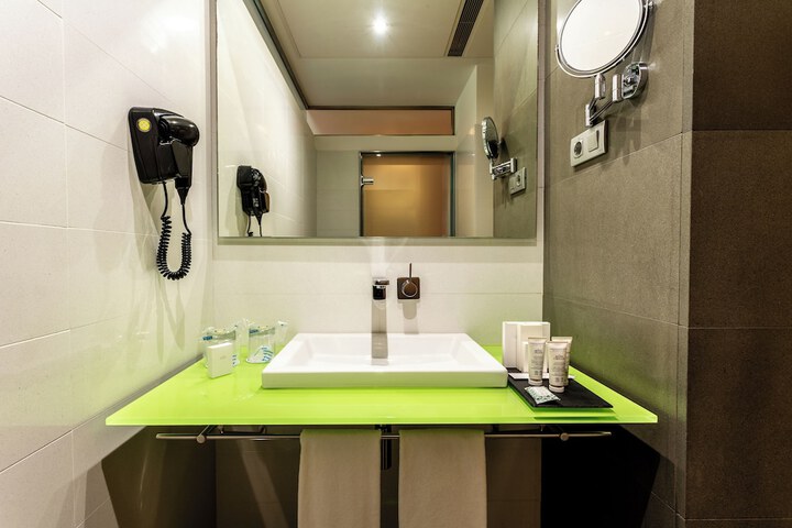 Room 15 of 49