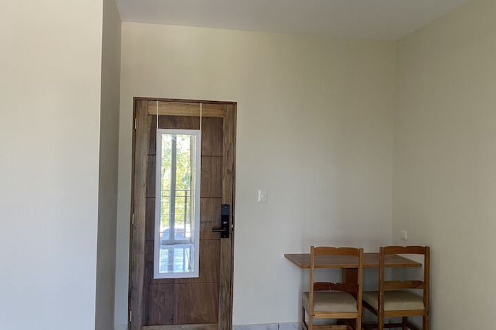 Room 6 of 80