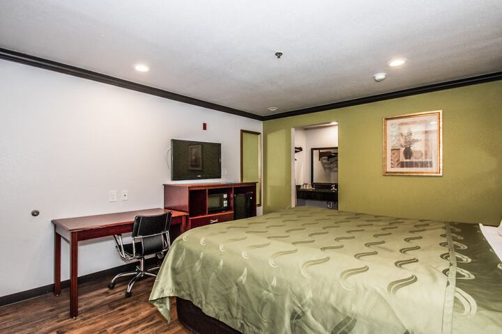 1 King Bed (2 of 8)