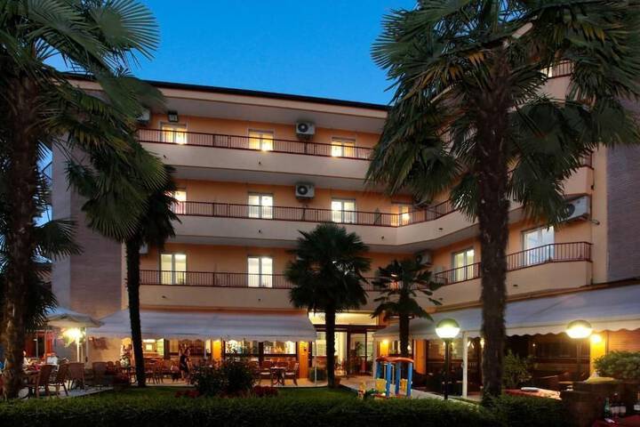 Hotel 44 of 44