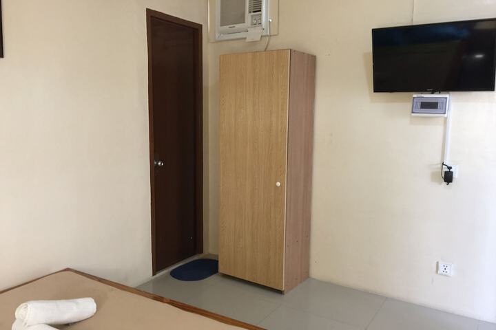 Room 13 of 34