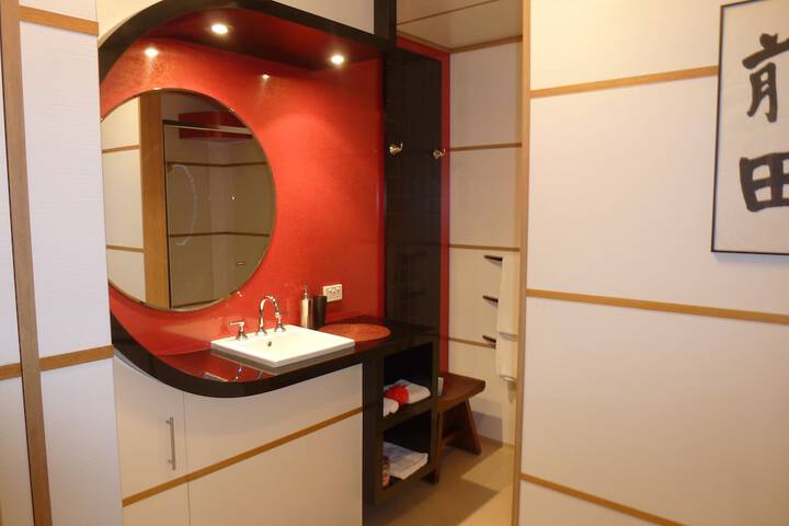 Room 42 of 90