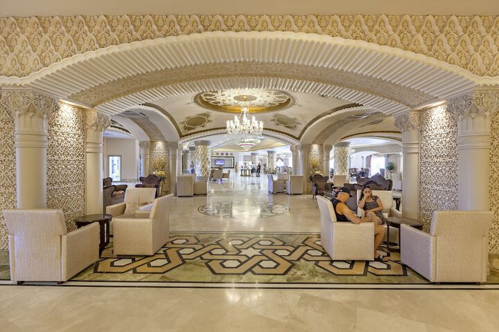 Entrance & Lobby