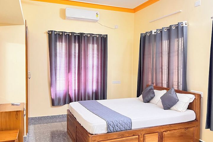 Room 4 of 20
